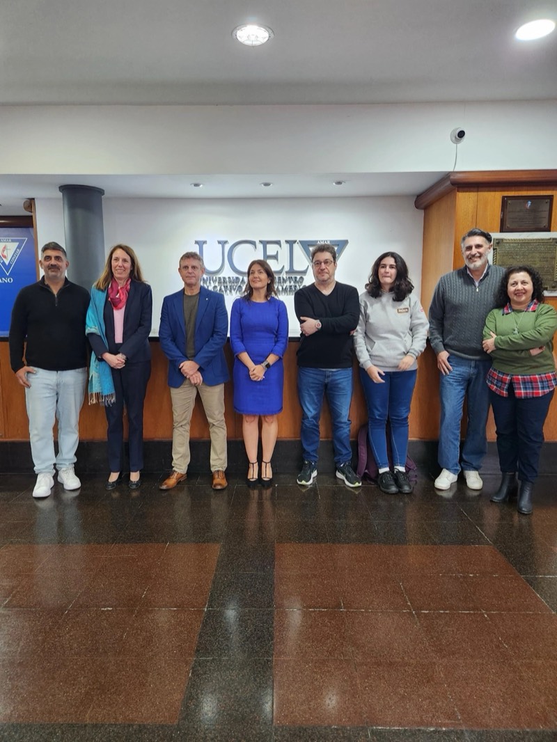 Dr. Gabriele receiving recognition at V Congreso de Contaduría Pública, UMNG Colombia